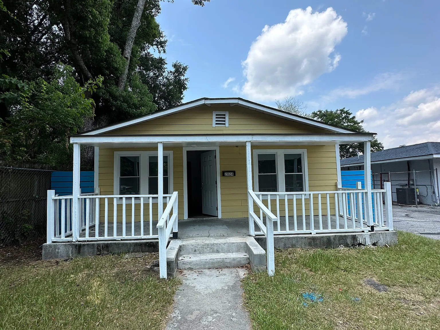 3 bed, 1.5 bath, 800 sqft, $1,800 — Photo 1