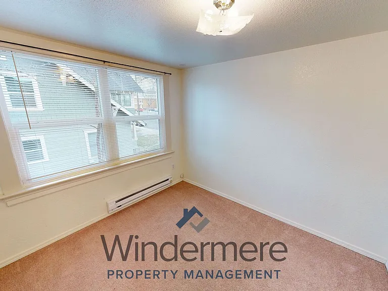 210 & 212 W Whitman Dr — Photo 7
