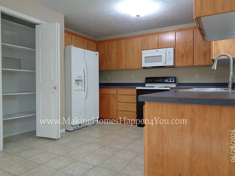 260 SW Oregon Trail Dr — Photo 11