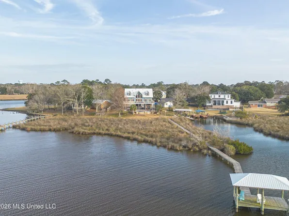 957 N Shore Dr, Biloxi, MS 39532
