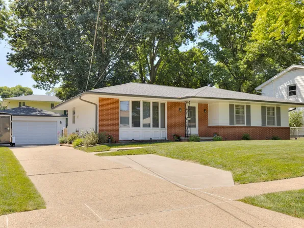 4116 74th St, Urbandale, IA 50322