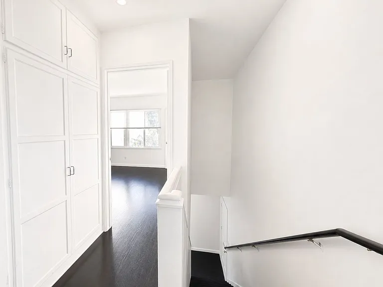 2106B Delaware Ave — Photo 20