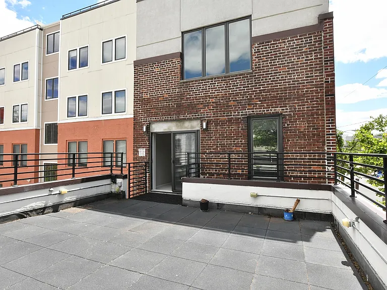 58 Giles Ave #3 — Photo 24