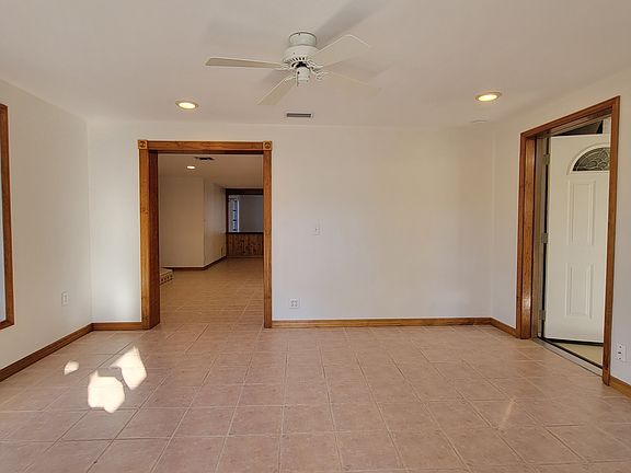 3rd image of 5847 Venisota Rd