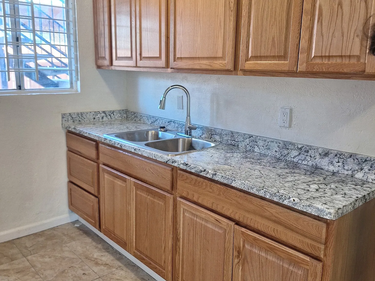 2423 Boxwood St — Photo 4