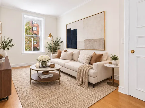 59 W 9th St #2F, New York, NY 10011