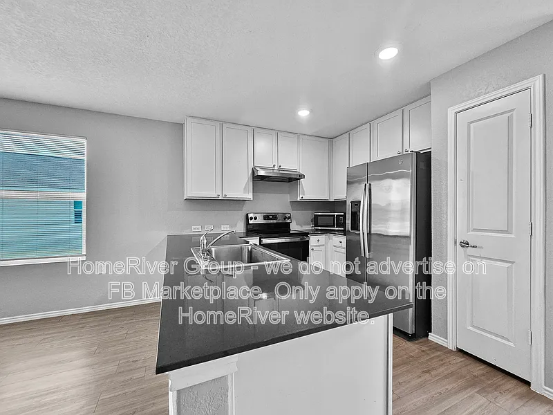3 bed, 2.0 bath, 1440 sqft, $1,400 — Photo 3