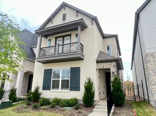 641 Courtyard Ln, Irving, TX 75039