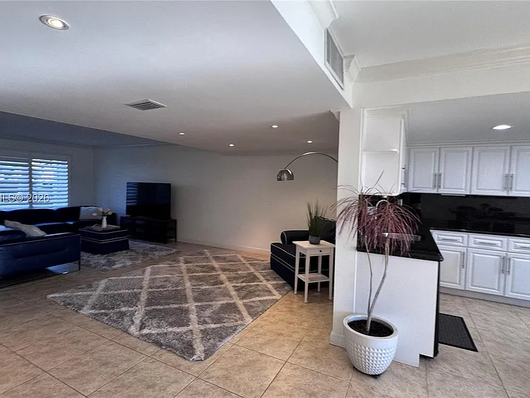 903 NE 27th Ave #903 — Photo 30