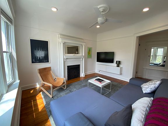 2nd image of 5441 S Kenwood Ave APT 2