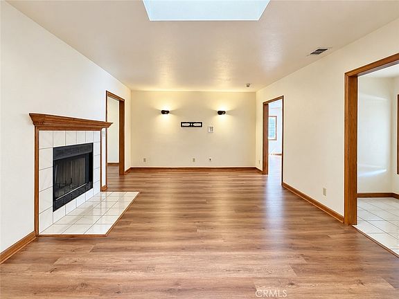 5th image of 109 W Sandra Ave