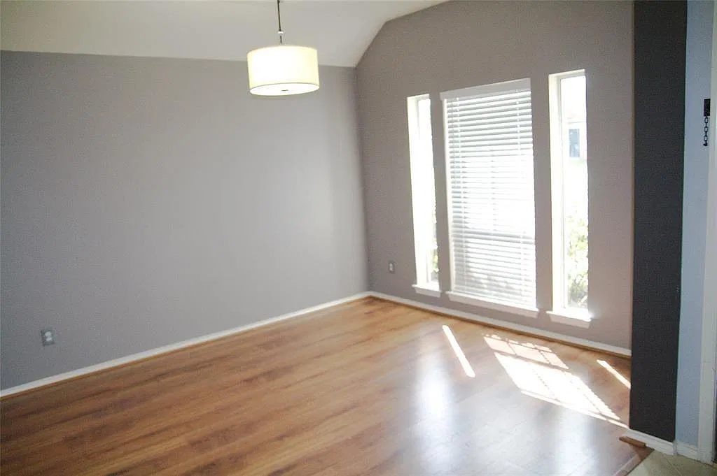 3 bed, 2.0 bath, 1794 sqft, $2,275 — Photo 2