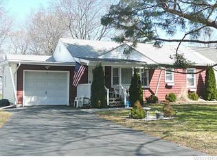 160 William St, Youngstown, NY 14174