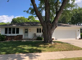 412 N White Oak Dr, Appleton, WI 54915