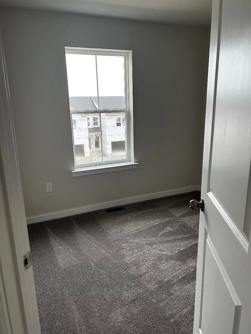 3 bed, 2005 sqft, $2,850 — Photo 4