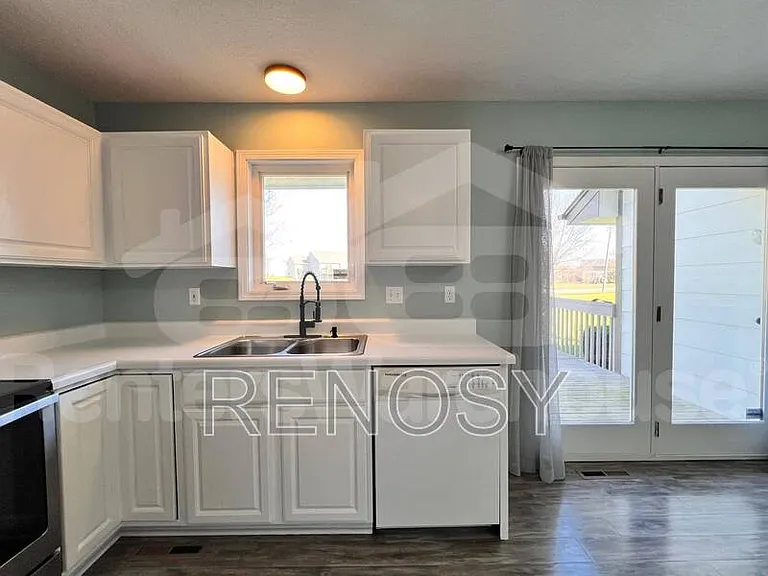 1709 NE Sherman Ct — Photo 7