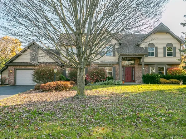 12 Woodfield Dr, Webster, NY 14580