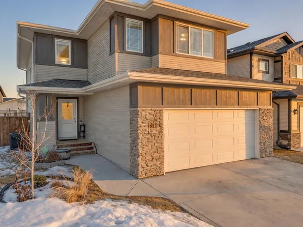 204 Augustus Way, Penhold, AB T0M 1R0