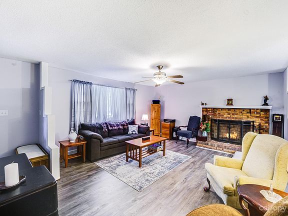 4th image of 4838 Greenwood Dr