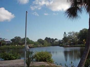 1st image of 902 Lucille Ave