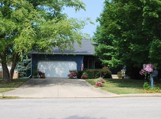 1329 William St, Sycamore, IL 60178