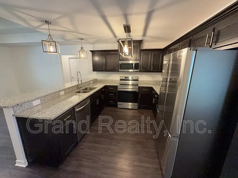 6217 Fox Run St — Photo 4