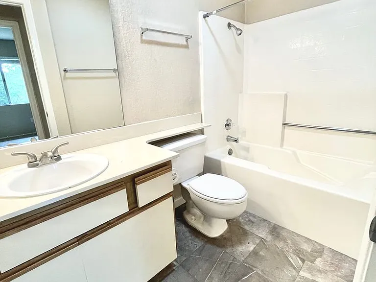11329 Avenida De Los Lobos #G — Photo 20