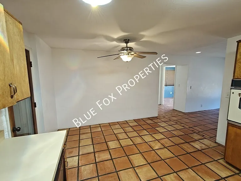2781 W Calle Carapan — Photo 10