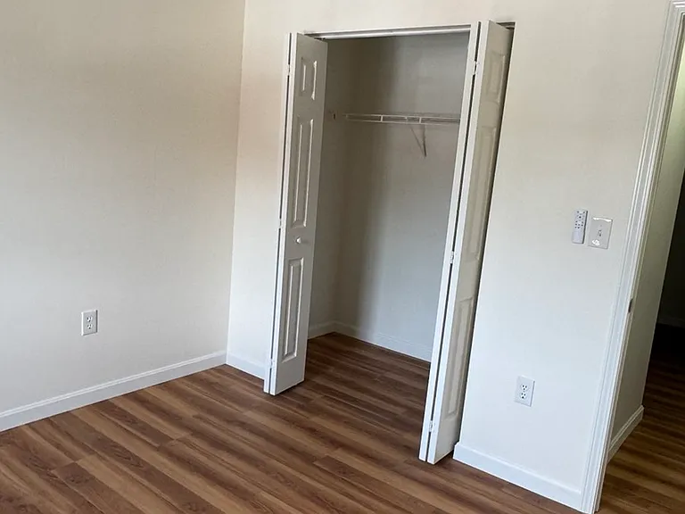 64 Foster St — Photo 3