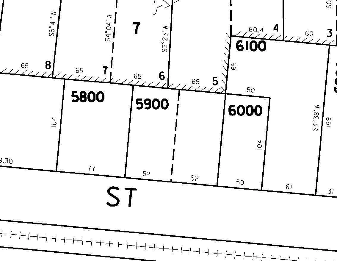 692 NW Main St photo 1