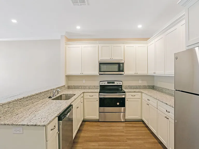 1815 Elm St — Photo 10