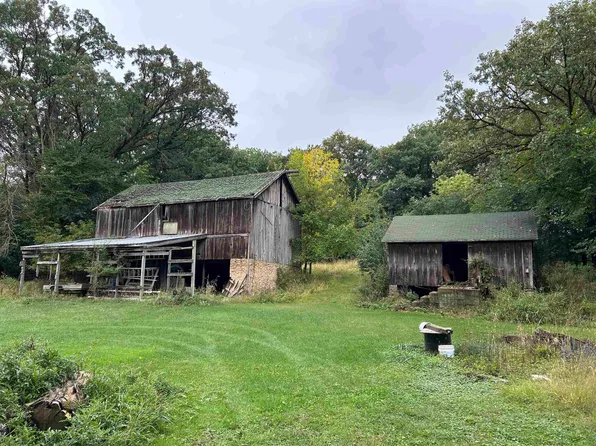 N5427 Skunk Hollow Rd, Ripon, WI 54971