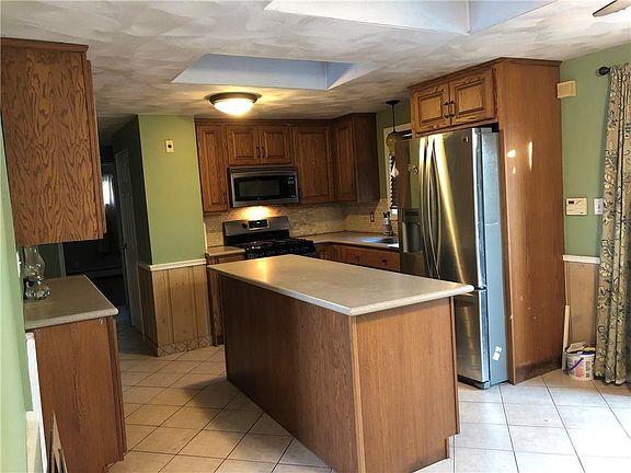 5th image of 86 Wellington Ave