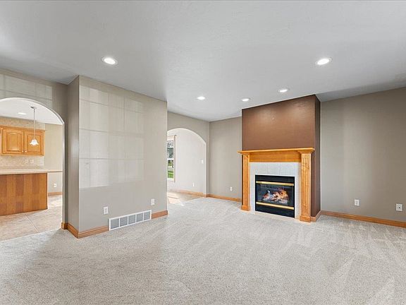 4th image of 407 Waterview Rd