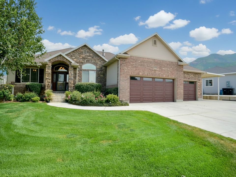 1st image of 2320 E View Dr