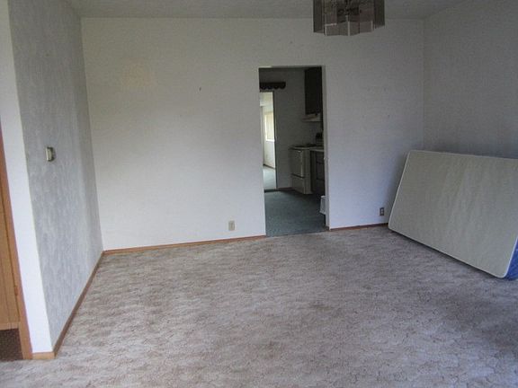 5th image of 908 Sidney Ave