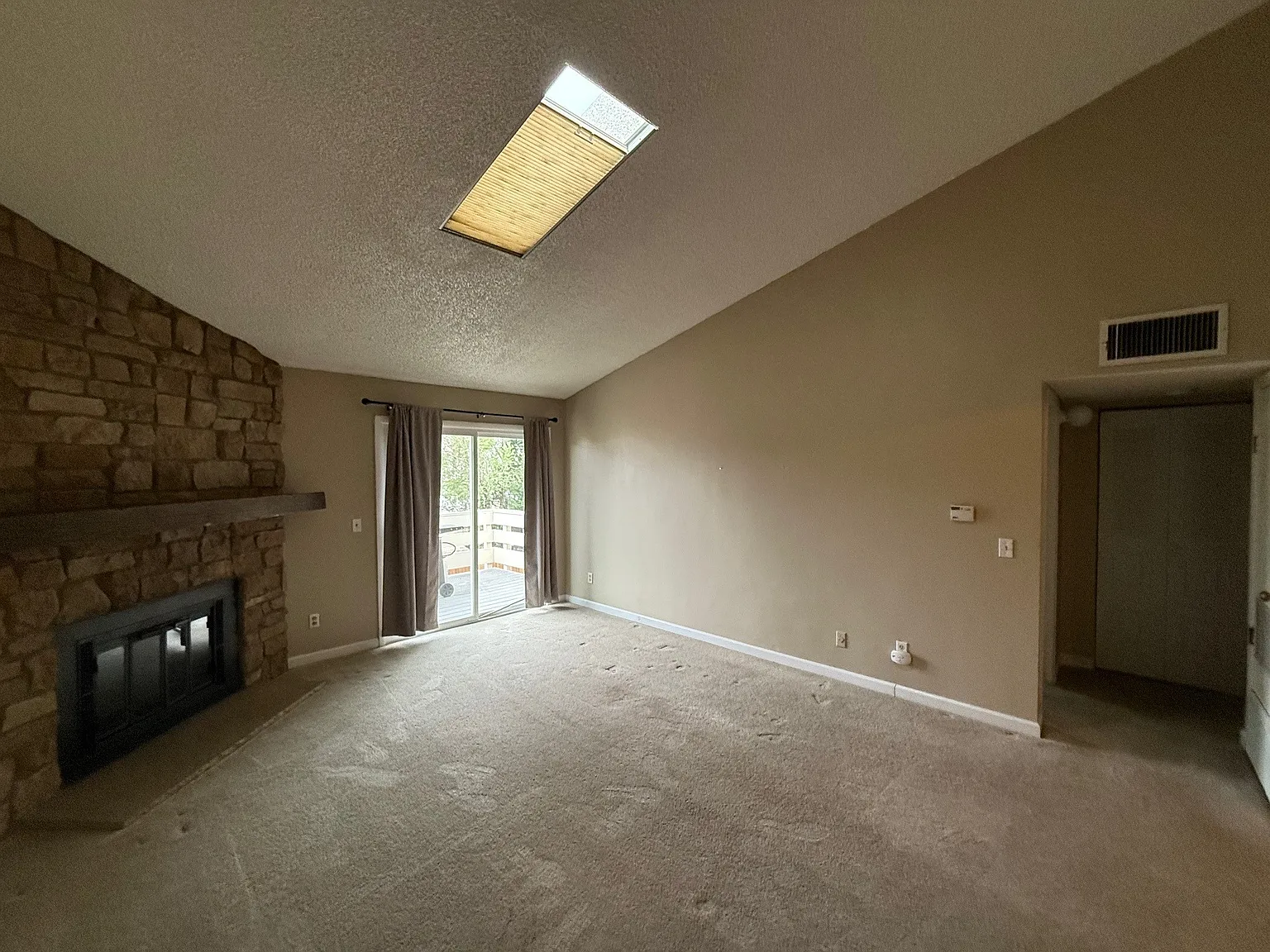 1 bed, 784 sqft, $1,300 — Photo 2