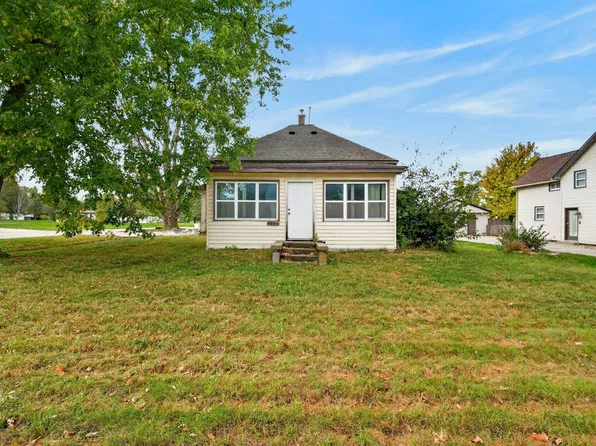 107 15th St, Dallas Center, IA 50063