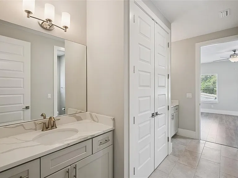 200 E Grant St — Photo 17
