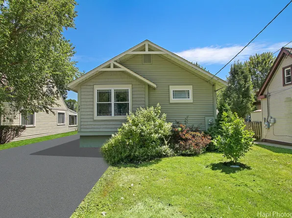 17 Atwater Pkwy, Fox Lake, IL 60020