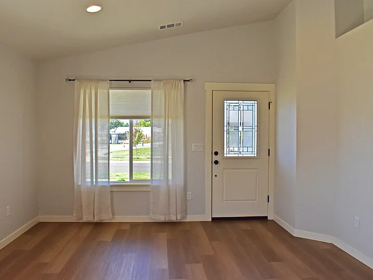 1033 Vick Ln — Photo 12