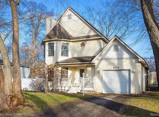 3275 Chenoa St, Commerce Township, MI 48382