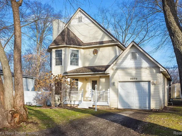 3275 Chenoa St, Commerce Township, MI 48382