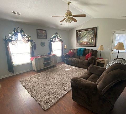 2nd image of 205 SE 18th St