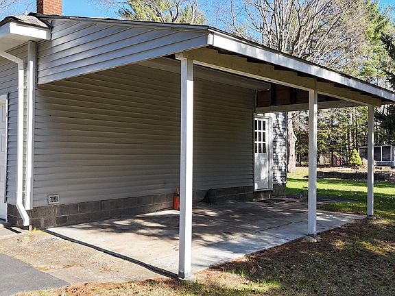 4th image of 15 Kimberly Ln
