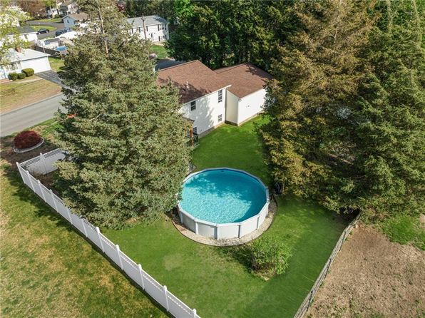 27 Kulas Rd, West Warwick, RI 02893