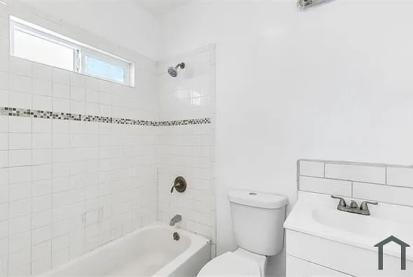 519 E 64th St — Photo 11