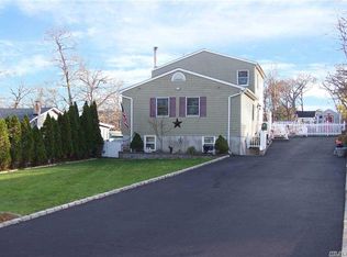 12 Roslyn Ave, Selden, NY 11784