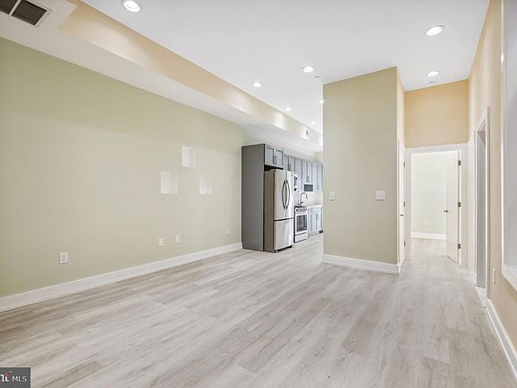 2nd image of 2024-26 E Fletcher St #4