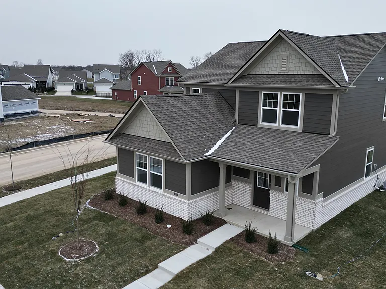 532 Lincoln Cir W — Photo 6